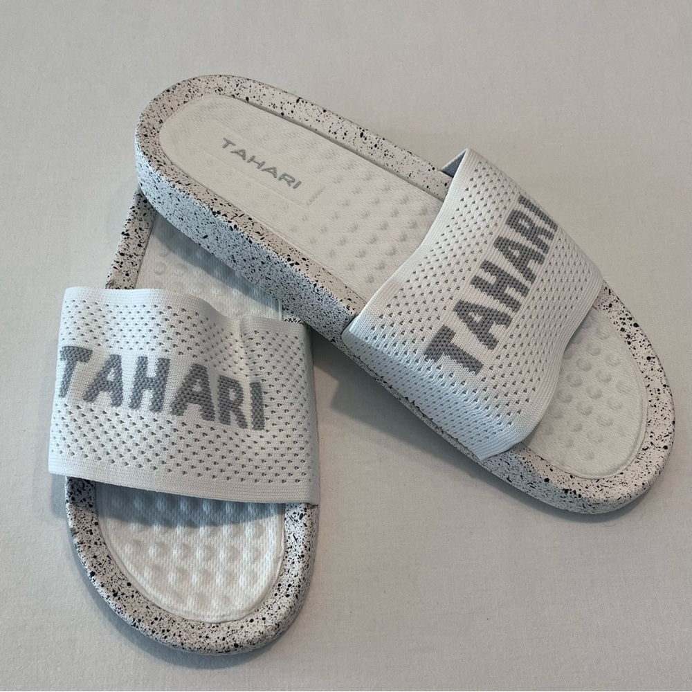 TAHARI Roxy White Woman’s Slides Summer Shoes Beach Shower Sandals size 10